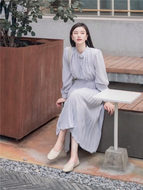 一个女人爱不爱“打扮”，看她的发型和鞋子就知道了，差别太大