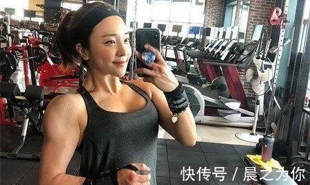 美女|拥有健壮身材的甜美女孩,通关不断的坚持努力,成为了健身教练