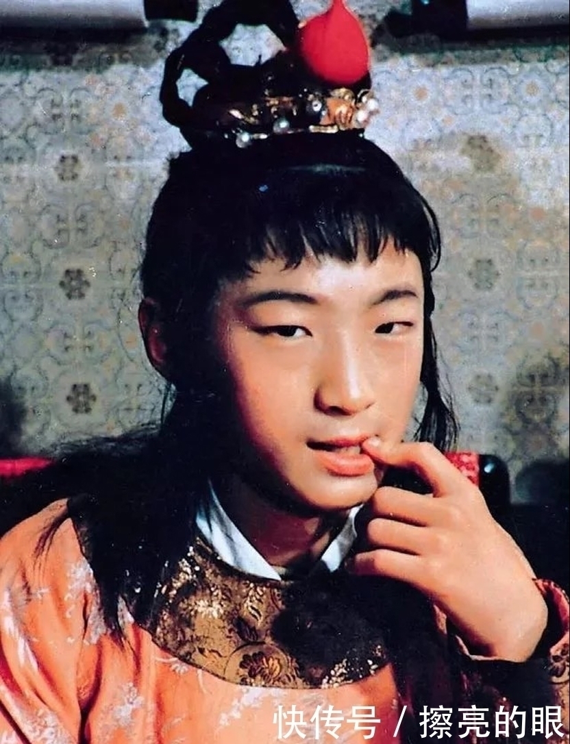 王夫人!人人唾弃的赵姨娘,凭借了不起的举动,迫使王夫人吃斋念佛