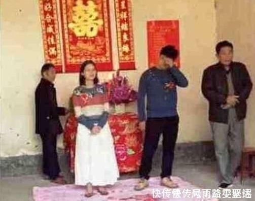 眼泪|中国“最穷婚礼”走红,新郎现场抹眼泪,网友中国好媳妇