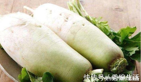 腌萝卜时,有人放盐有人晾晒,腌菜师傅教你1招,口感脆嫩又入味