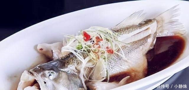 蒸鱼时, 很多人都犯了这6大错误, 导致鱼肉不鲜也不嫩, 还有腥味!