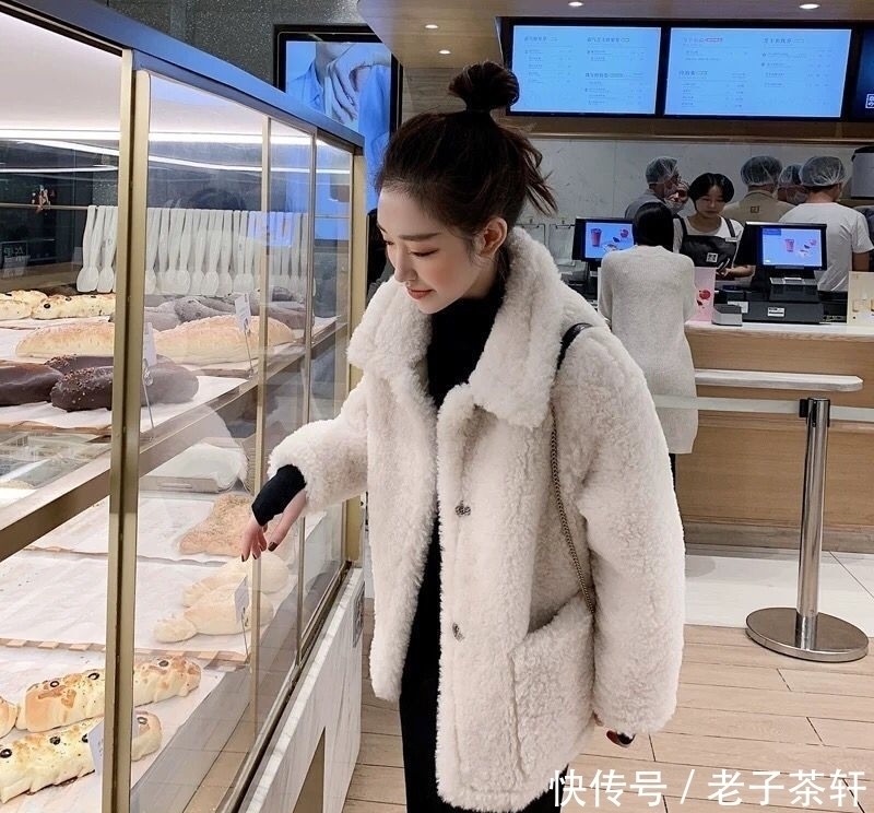 丸子头|丸子头怎么扎都美,简单易学好打理,学会这五个技巧更减龄时髦