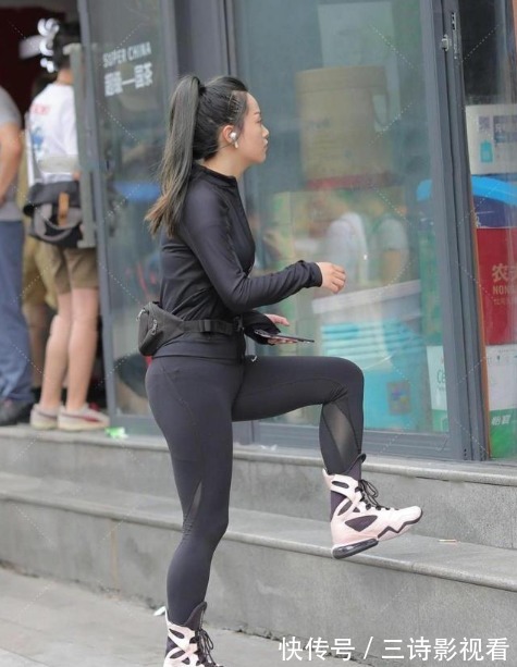 休闲风 全黑色系运动穿搭,简单色系,不一样的清爽休闲风