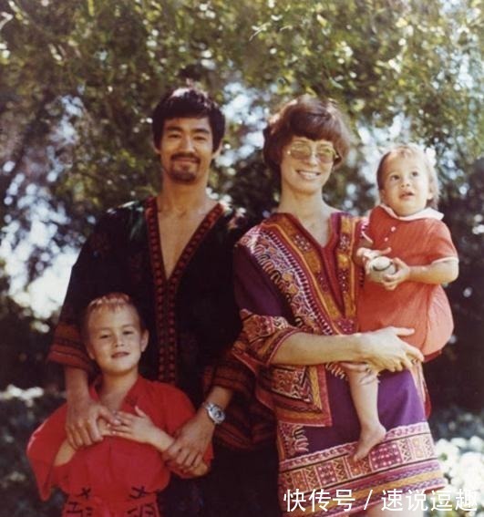 罕见照|珍藏!李小龙和妻子孩子的家庭罕见照,一代宗师也是顾家好丈夫