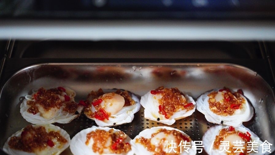 浓郁|吃8个扇贝要配2头蒜，这样的蒜蓉粉丝蒸扇贝味最正！蒜香超浓郁！