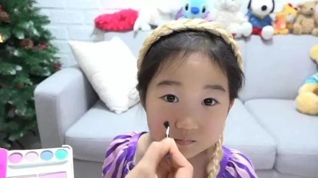 美妆|化妆品成儿童新“玩具”,小孩也逃不过成人世界的“容貌焦虑”?