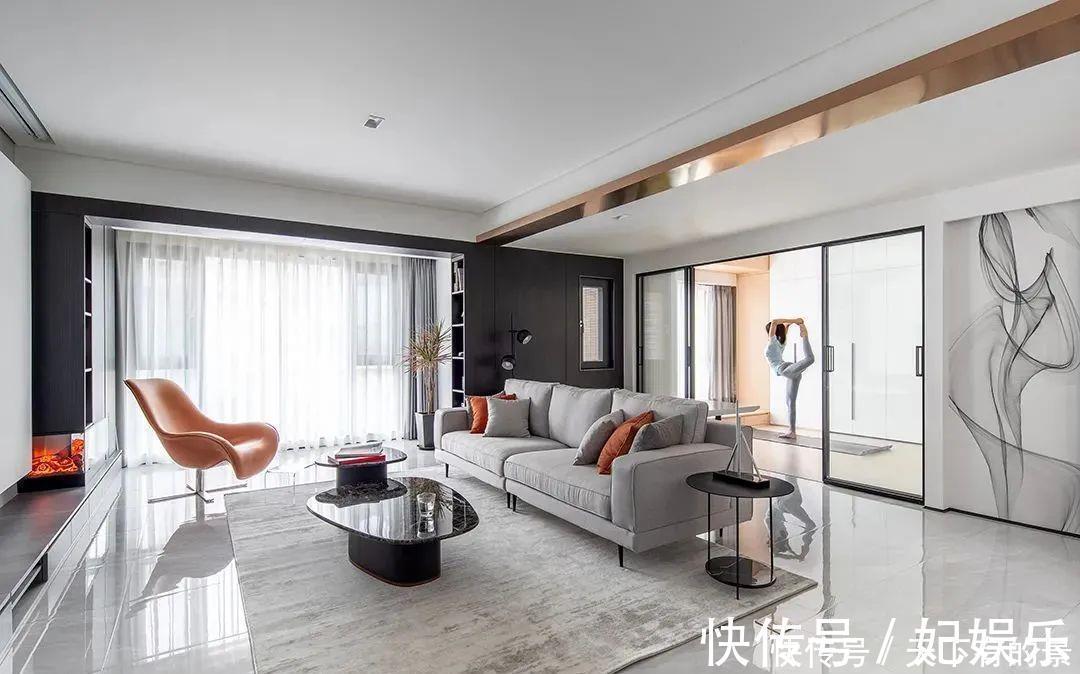 客厅|客厅沙发这样摆放,面积直接大了一倍,邻居见了挤爆门来学!