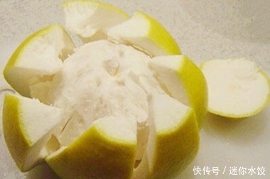 冬天养生用柚子皮泡脚,你会收获两大“好处”,别怪我没有提醒哦