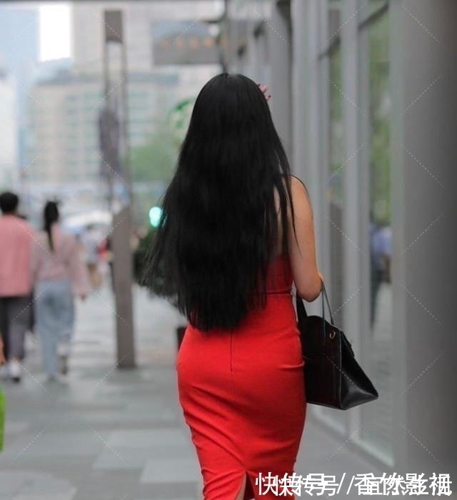 魅力|舒适百搭的连衣裙衬出美丽的自信感，尽显年轻魅力