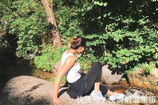 紧身|曾春蕾生活照,小背心紧身裤勾勒完美身材,打扮开放有种欧美范!