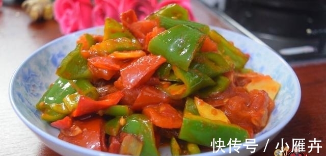 美味|番茄炒辣椒最好吃的做法，简单美味又下饭，看看你喜欢吃不？