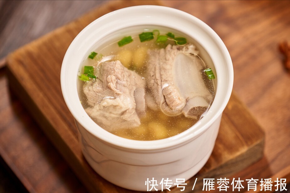 跟着我一起|排骨不管怎么做,切记不要直接焯水,多做1步,排骨鲜嫩还不腥