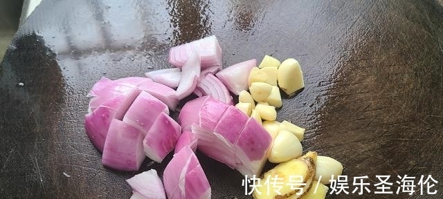 花生油|焗鸡翅,广东人这样做鸡翅很好吃,不用水也能做,太香了