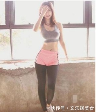 高挑|街拍穿搭娉婷的紧身打底裤美女,凸显高挑的身材曲线!