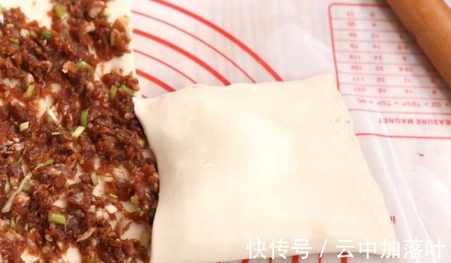 自制千层猪肉饼,好吃不腻,外皮酥脆,馅料鲜香,真解馋!