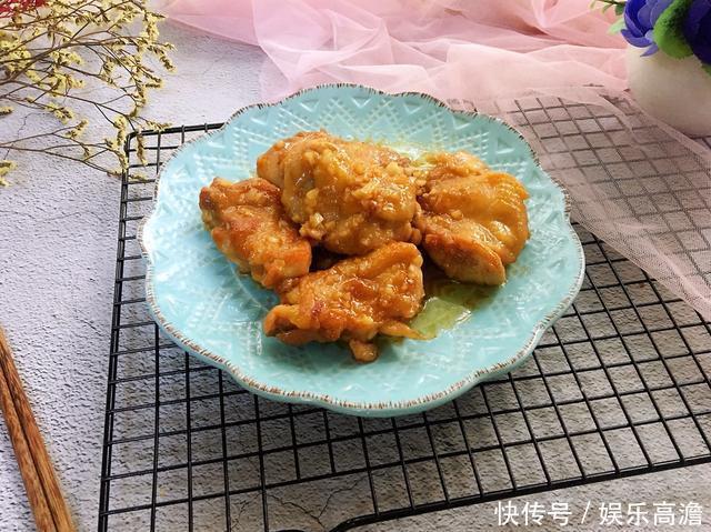 鸡扒很好吃，添加蒜瓣和蜂蜜，口感更加香甜