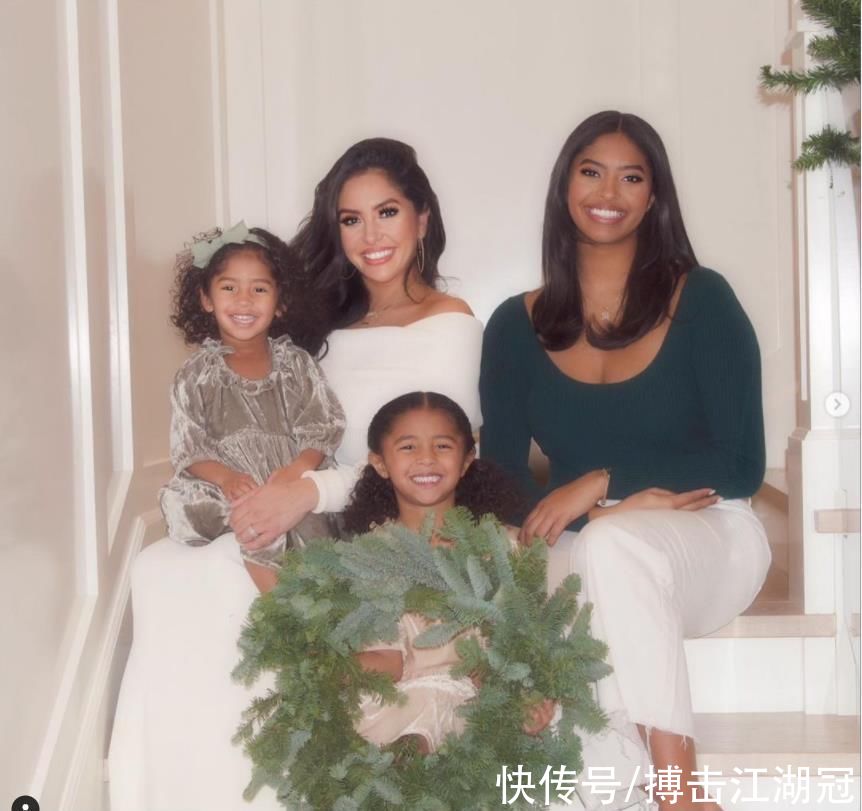 圣诞|身材酷似卡戴珊的瓦妮莎携仨女儿过圣诞！发科比生前合影怀念亡夫
