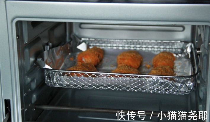 调味料|用咸蛋黄烤鸡翅,香咸美味,做法不难,好吃到舔手指