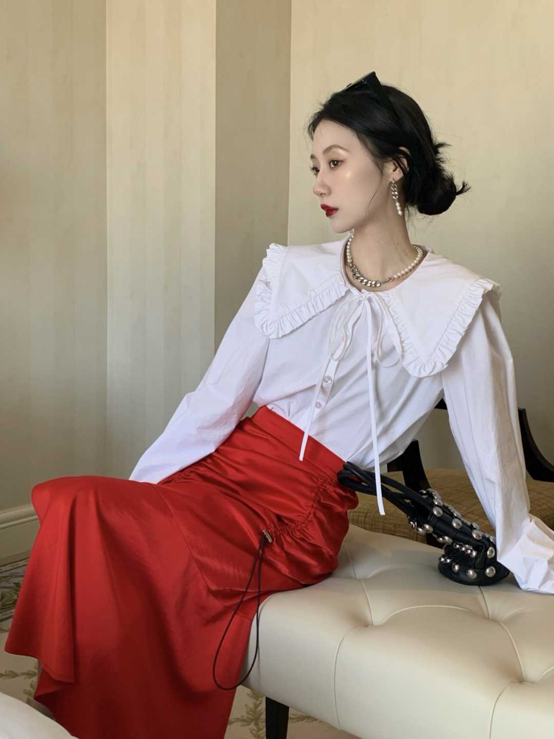 牛仔衬衫|别老穿烂大街的牛仔衬衫了,早春选择这“三款”,精致又洋气