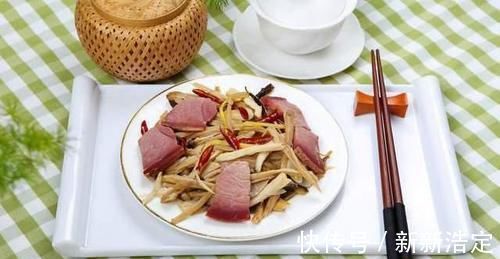 冬天遇到这蔬菜干别手软,拿来炒腊肉,脆香爽口,咸香下饭特馋人