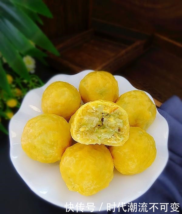 这是全家都爱吃的菜团,不用和面发面,简单省事,鲜香又解腻