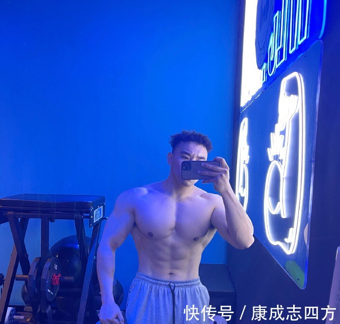 训练|身高不够肌肉来凑,擅长力量训练,拥有高耸入云的迷人斜方肌!