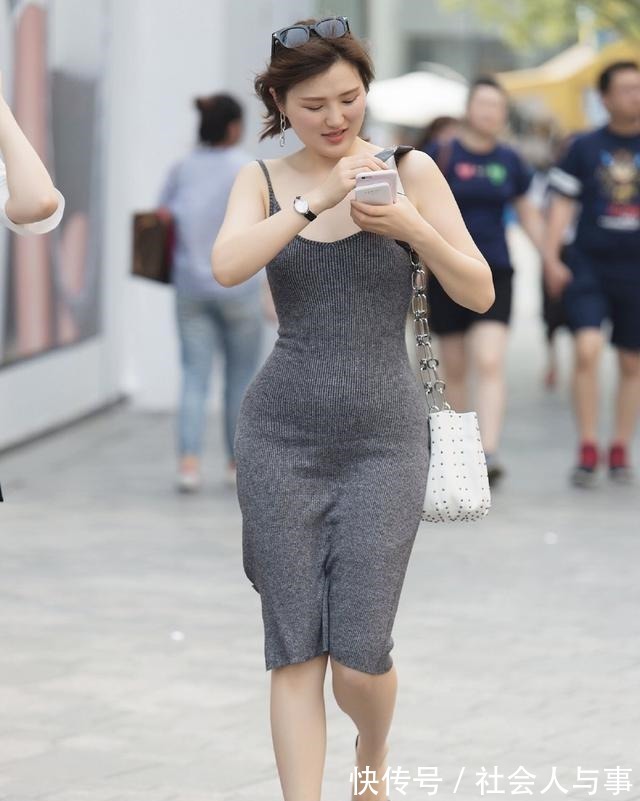 毛衣 瑜伽裤穿搭推荐,当下流行简约时尚,一条裤子搞定任何搭配!