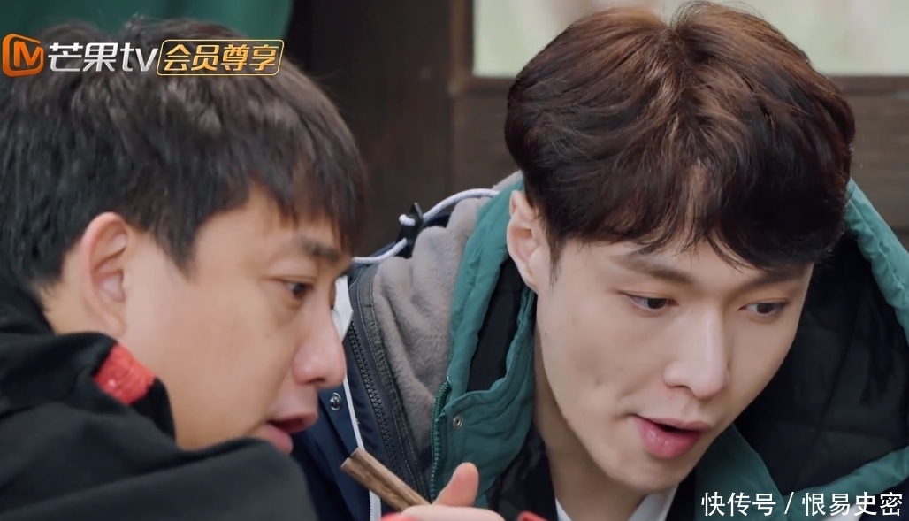 何炅嘲笑张艺兴不会用筷子,黄磊的救场方式很高级!