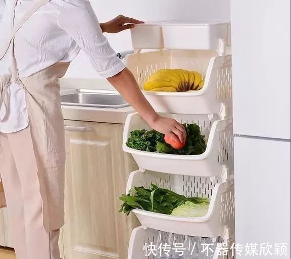 地垫|越来越多人厨房都不装吊柜了，有钱人都流行这样装，效果真棒！