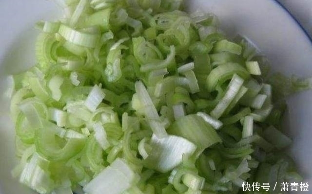 莲藕的家常做法,不炒不炖,外酥里嫩越嚼越香,孩子吃一次馋一次