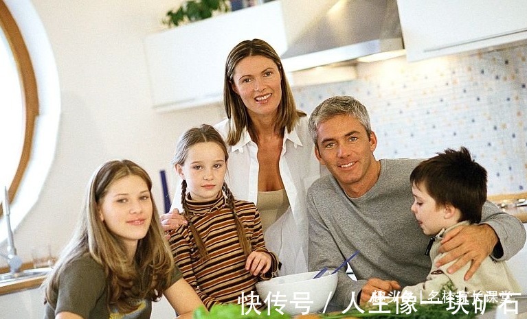 菠萝|让孩子学会独立是给他最好的爱学会3个方法,培养优秀的娃