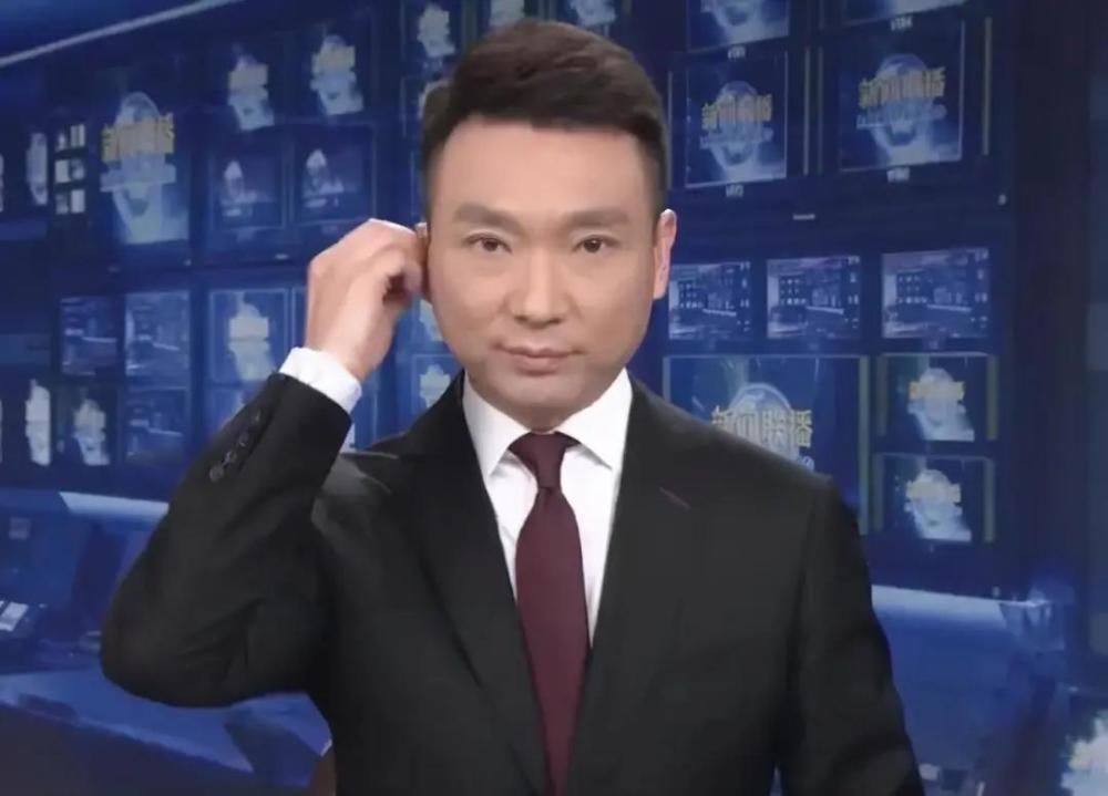 央视主持人|劳模李梓萌,为工作戴13年假发套,43岁成大龄剩女