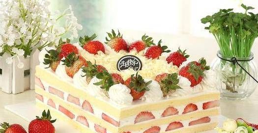 如何烤出美味可口的小清新草莓蛋糕,这些步骤一定要注意