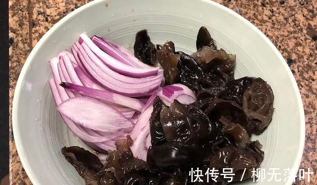 入秋后，吃鸡鸭鱼肉，不如多吃这菜，营养全面又鲜美，别错过了！