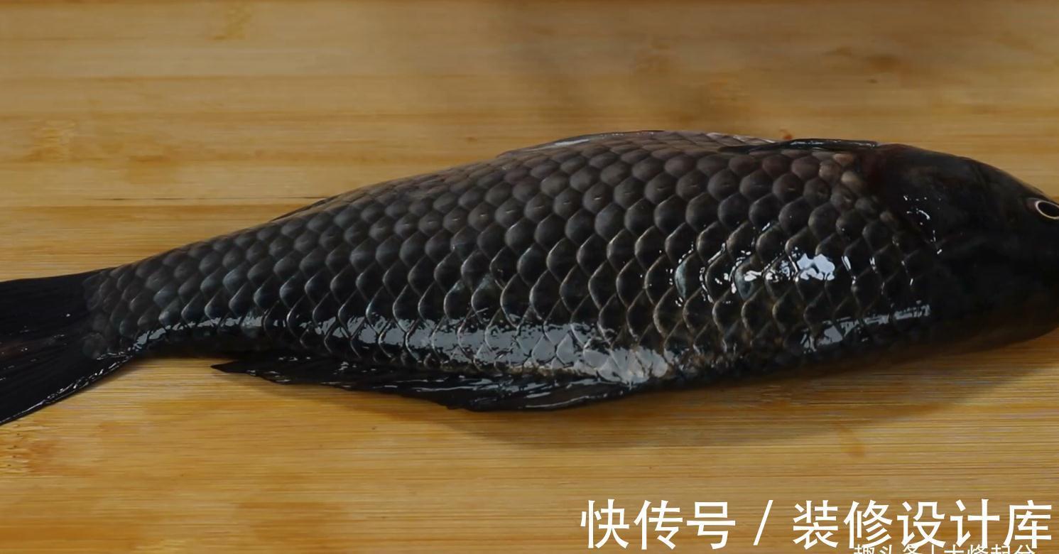 今天才知道,刮鱼鳞要加一个塑料袋,不飞溅不脏手,又快又干净