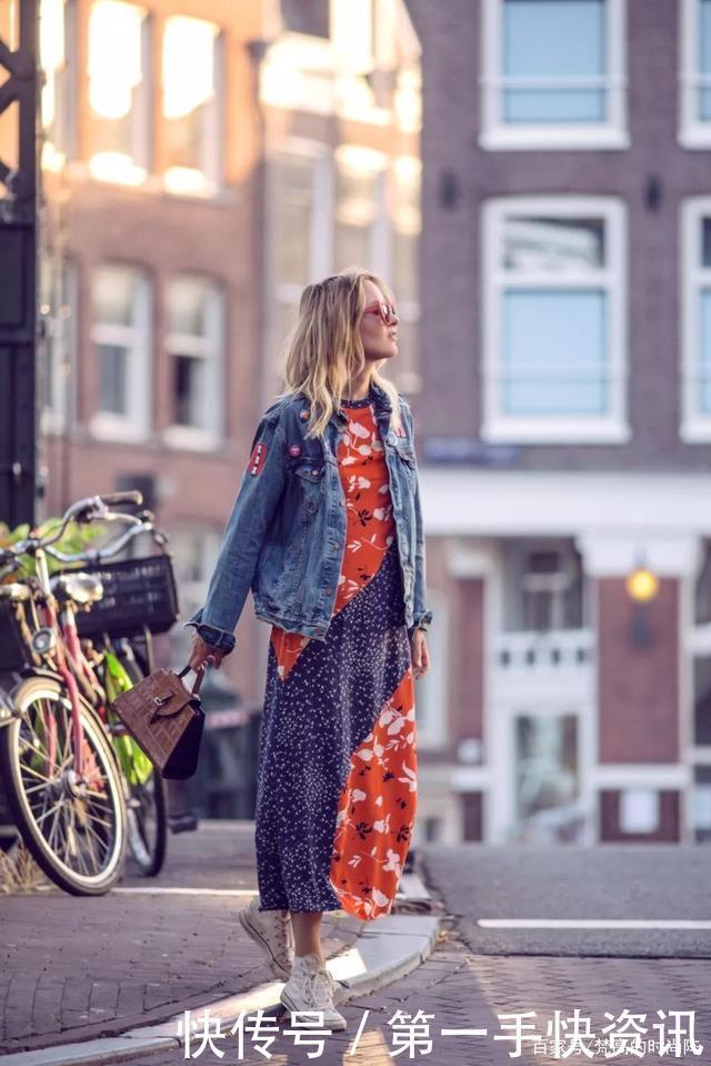 建议女人今年秋冬穿牛仔衣，配上“一抹红”，解锁全新时髦感