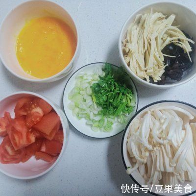 自从学会金针菇番茄鸡蛋汤,我就不想再吃外卖了