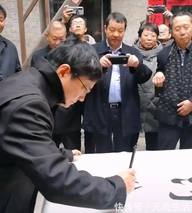 毛笔&“网红校长”郑强秀书法,字迹遒劲有力,端正大气,笔笔精彩