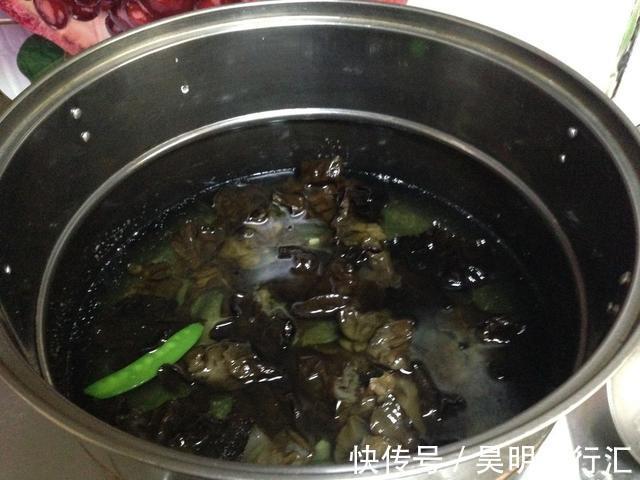 蒜瓣|菜名：蒜子烧木耳，味道诱人，营养够丰富