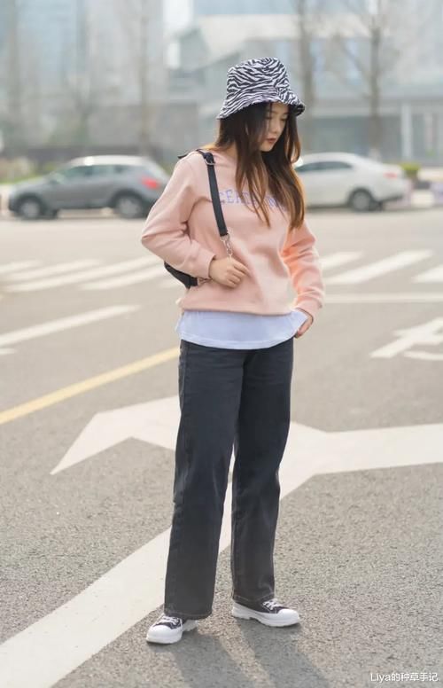卫衣 + 小黑裤，卫衣 + 九分裤，太洋气！