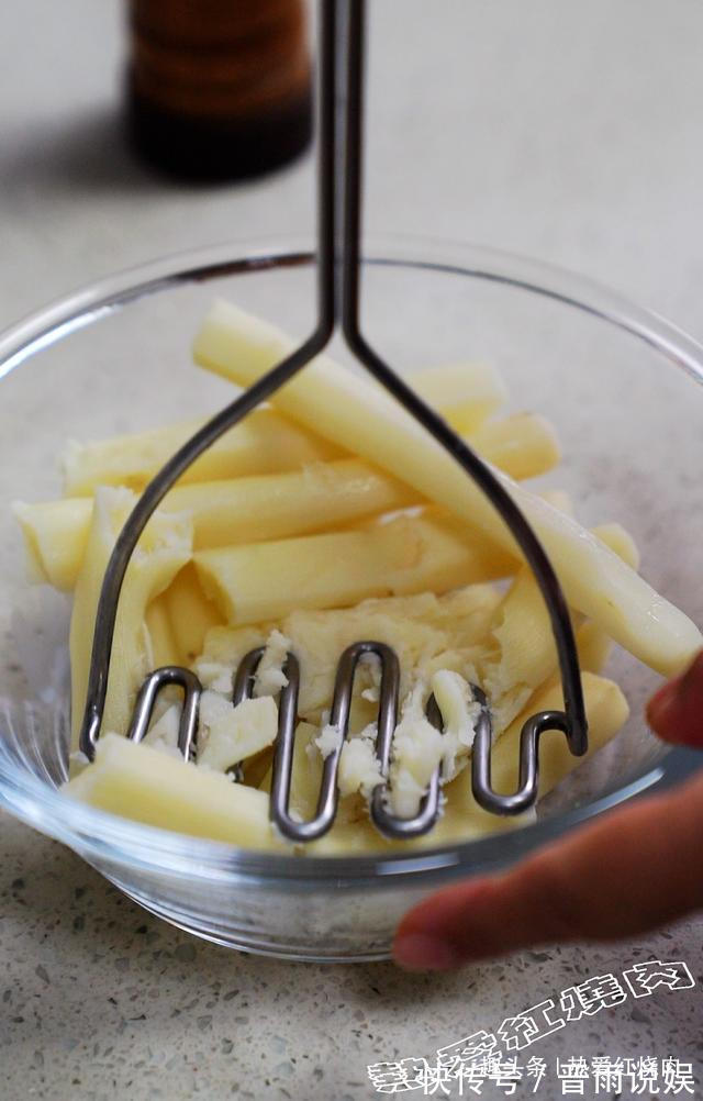 没想到山药和虾仁还能这么做,外酥里嫩不油腻,老人孩子特爱吃