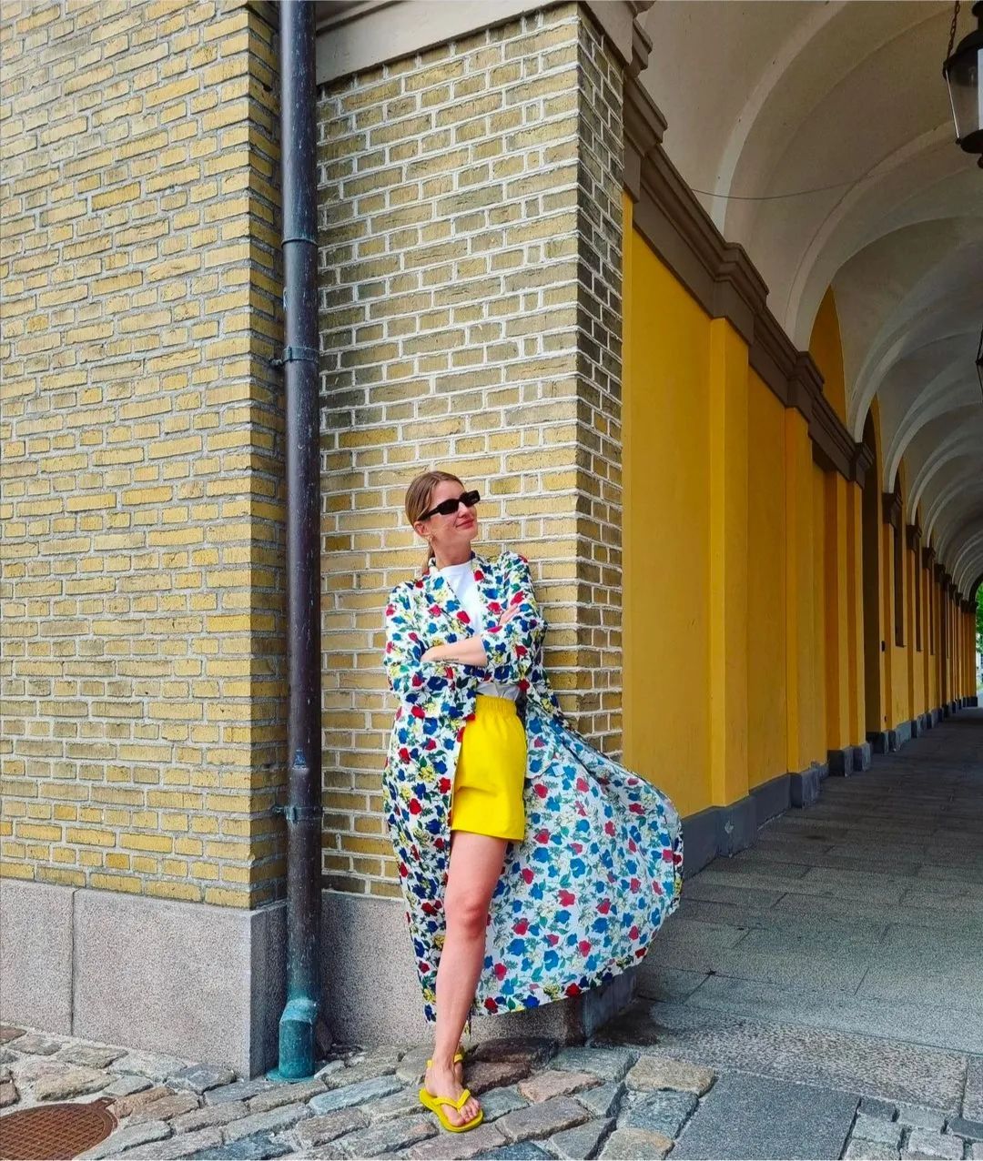 蕾丝|黑白灰穿腻了？今夏这6组彩色穿搭超显白，回头率100%