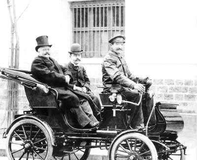 对青花瓷瓶|欺负老外不懂中文,卖了一件“造假青花瓷”,马未都损失超10亿