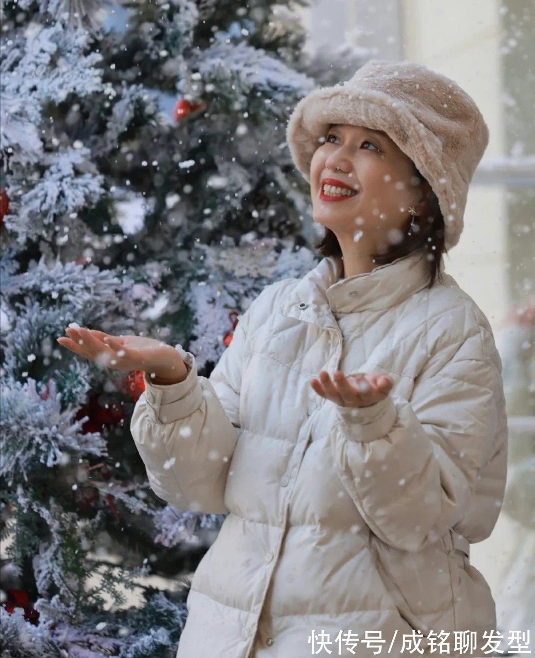 色彩|五六十岁的女人穿羽绒服，这三个“雷区”不能踩，影响气质又显矮