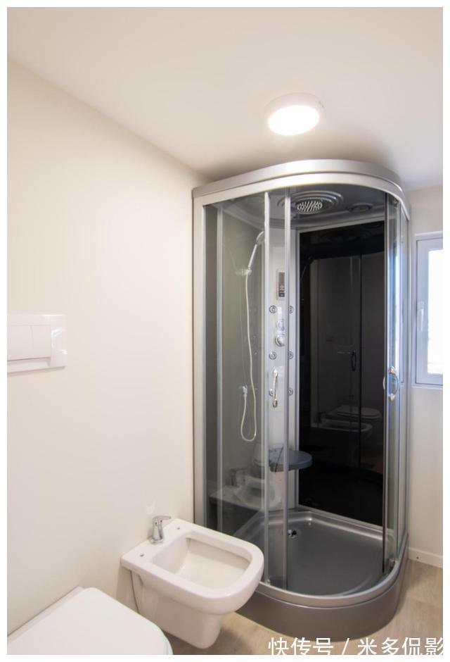 卫生间|夫妻俩自建45㎡小屋,像极了集装箱,进屋后我不敢嘲笑了