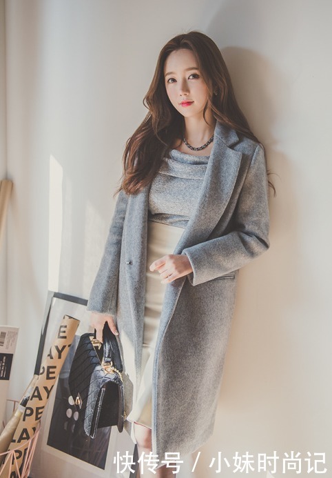 长款灰色大衣搭配同色系高跟鞋, 温柔又大方!