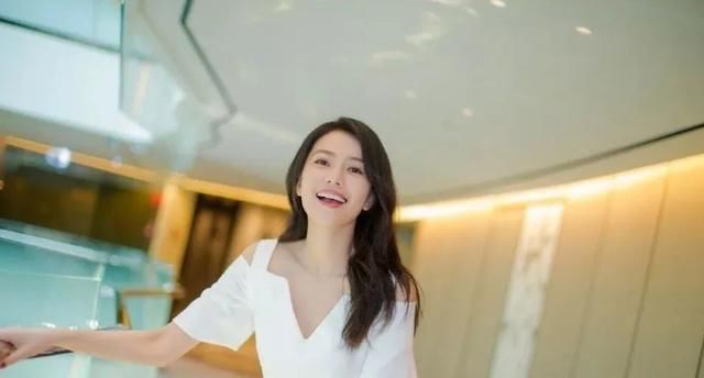 她号称“直男杀手”，出道23年从不参加综艺，网友：一股清流