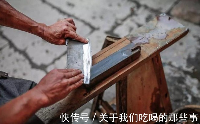 锋利|菜刀钝了抹上牙膏,几分钟就变得光亮锋利,真管用,很多人不知道