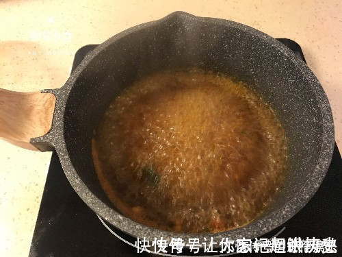 老奶奶|泡面究竟是泡着吃？还是煮着吃？看一卖十几年泡面的老奶奶怎么做